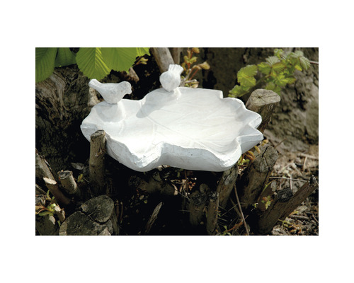 Vogeltränke aus Stein mit zwei Vogel Figuren