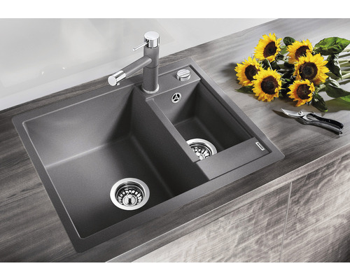 Spüle mit zwei Becken, Armatur und Abflussgarnitur