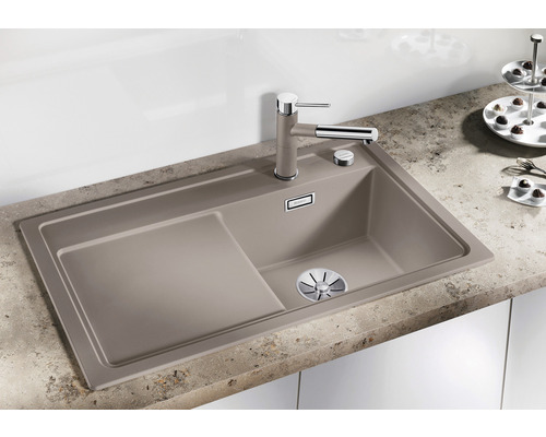 Küchenspüle mit Abtropffläche und Mischbatterie