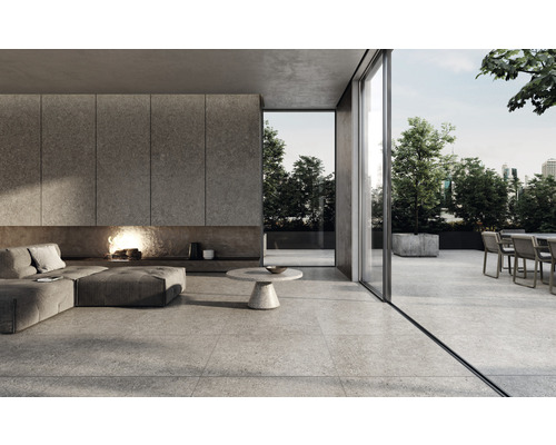 Salon moderne avec carrelage, cheminée et accès à une terrasse avec table à manger