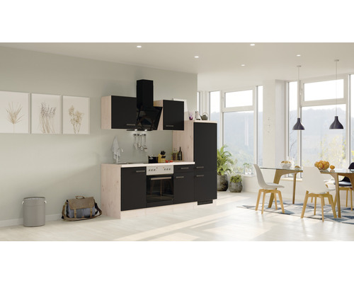 Cuisine moderne avec armoires de cuisine, hotte aspirante et coin repas.