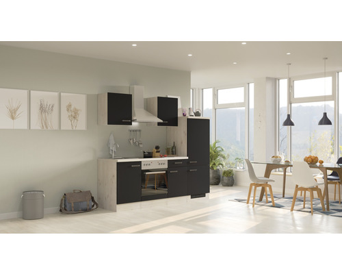 Cuisine lumineuse avec mobilier moderne et coin repas