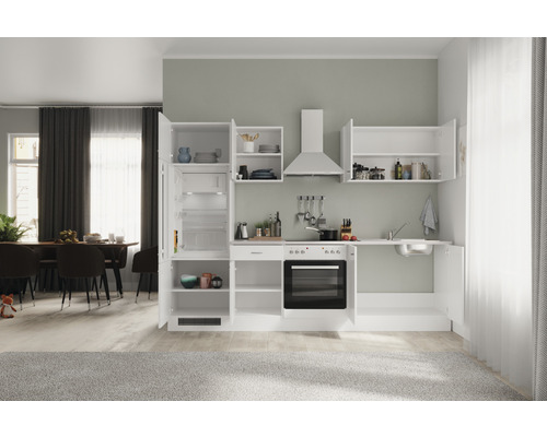 Cuisine claire avec appareils électriques et espace de rangement