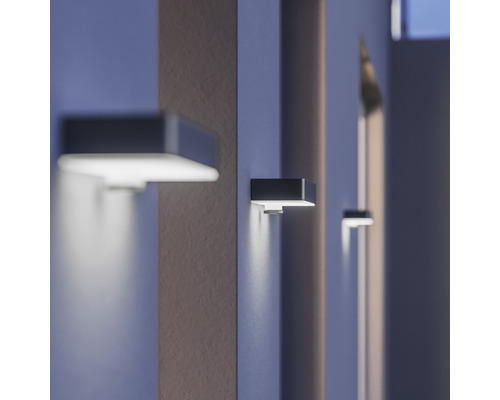 Wandleuchten an einer Wand