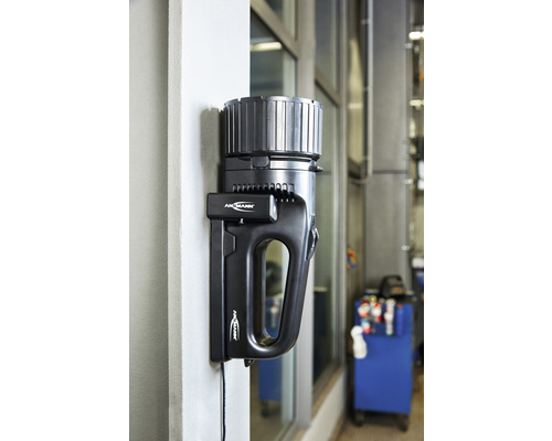 Lampe de poche Andermann avec station de charge montée au mur