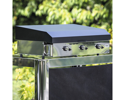 Barbecue à gaz en acier inoxydable avec trois brûleurs sur un chariot de barbecue