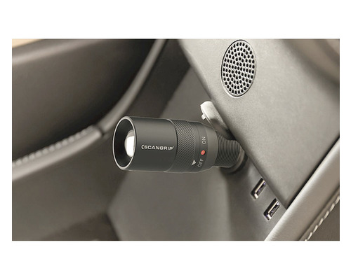 Lampe Scangrip dans l''habitacle du véhicule