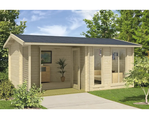 Maison de jardin en bois avec fenêtres et portes dans le jardin