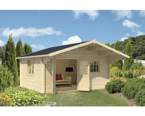 Maison de jardin en bois avec portes et fenêtres ouvertes dans le jardin