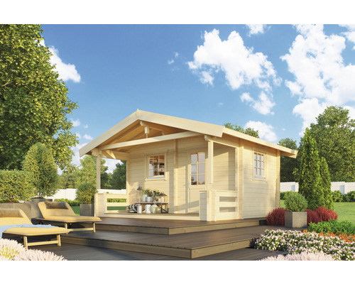 Gartenhaus Outdoor Life Tresco inkl. Terrasse, Fussboden 550 x 470 cm natur Gartenhaus mit Veranda auf einer Holzterrasse in einem Garten.