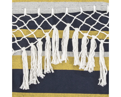 Detailaufnahme einer Hängematte mit Fransen