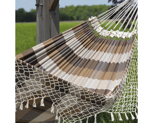 Gestreifte Hängematte mit dekorativem Netz