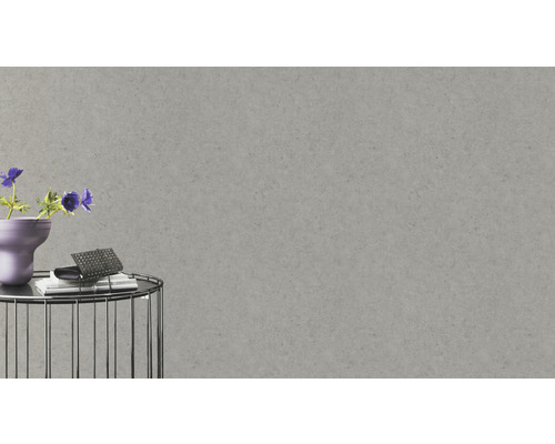 Nahaufnahme einer grauen Betontapete im Interieur.