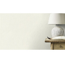 Papier peint à rayures sur un mur