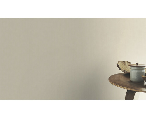 Décoration murale avec décoration sur une table en bois