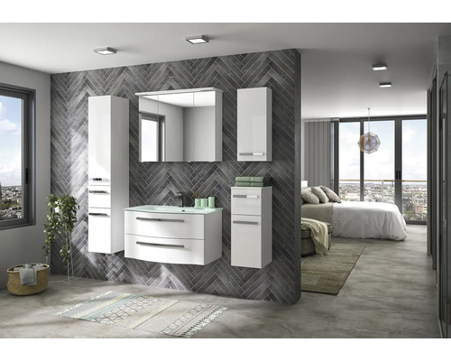Modernes Badezimmer mit weißen Möbeln, Spiegelschrank und Waschbeckenunterschrank