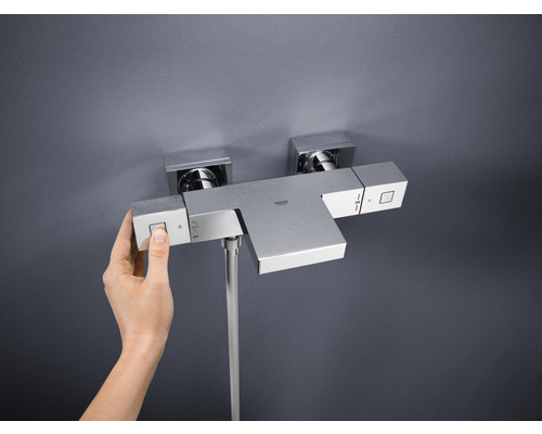 Robinet thermostatique apparent avec commande manuelle et jet d’eau