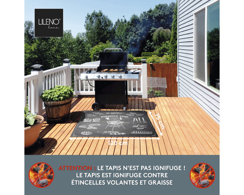 Grillmatte 120 x 75 cm auf einer Holzterrasse vor einem Grill