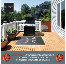 Tapis de barbecue avec l''inscription ''Homme au travail'' sur une terrasse en bois avec barbecue