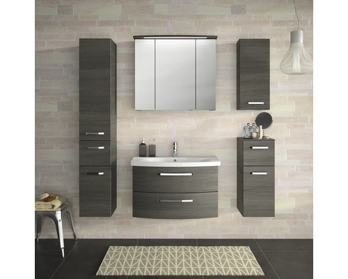 Salle de bain avec meuble-lavabo, armoire de toilette et armoires hautes