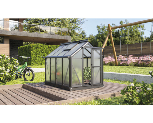 Minigewächshaus Vitavia Merlin Hohlkammerplatten 4 mm 87,2 x 111,6 cm schwarz Kleines Gewächshaus mit geöffneter Tür im Garten