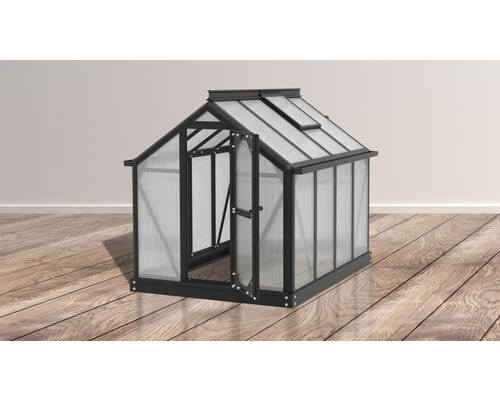 Gewächshaus mit Polycarbonatplatten und einer geöffneten Tür