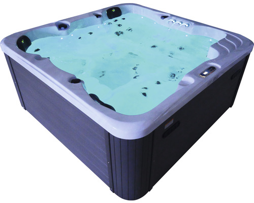 Quadratischer Whirlpool mit Wasserfüllung