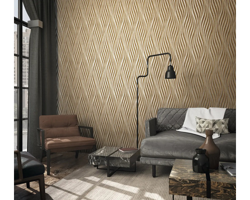 Salon avec fauteuil, canapé, lampadaire, tables basses et papier peint tridimensionnel à motif ondulé