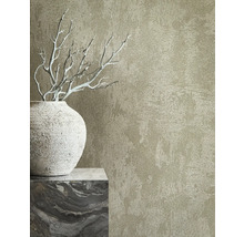 Gros plan d''un papier peint mural avec une texture en relief à côté d''un vase décoratif et de branches