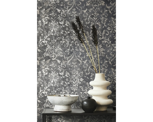 Papier peint décoratif à motifs et vases comme décoration intérieure