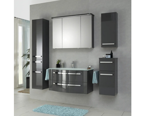 Badezimmerensemble mit Waschtisch, Spiegelschrank und Hochschränken in modernem Design