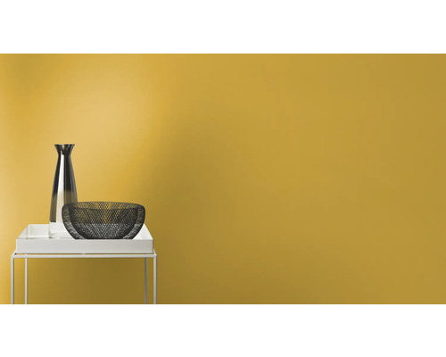 Scène décorative avec table, vase et bol