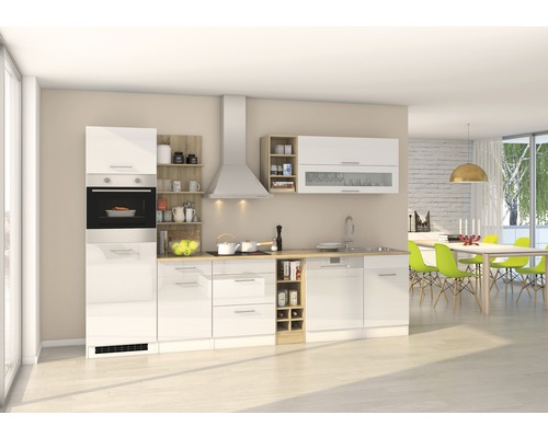 Cuisine complète avec appareils, évier, hotte et espace de rangement