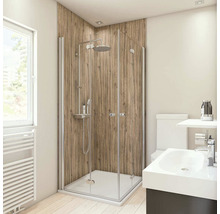 Salle de bain lumineuse avec cabine de douche, lavabo et toilettes