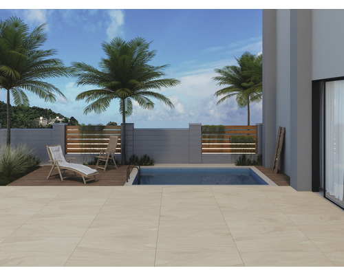 Aussenbereich mit Schwimmbad, Liegestuhl und Fliesenboden