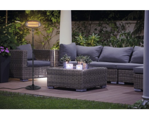 Terrasse mit Sitzgruppe und Heizstrahler