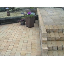 Terrasse avec pavés et escalier en pierre