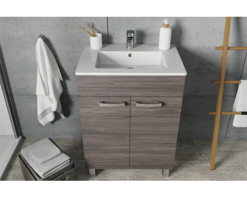 Salle de bains avec meuble sous-lavabo, lavabo, robinet, serviette et accessoires de salle de bains