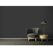 Salon avec fauteuil, table d''appoint et suspension