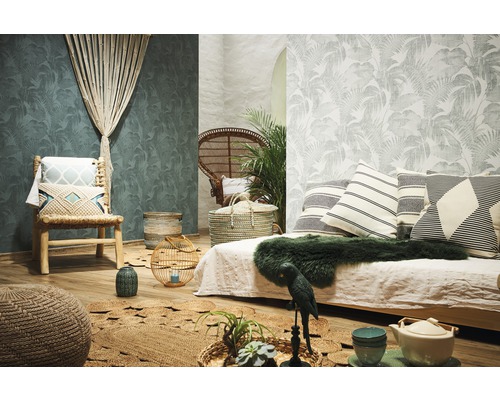 Dekoratives Zimmer mit Möbeln und Accessoires im Bohème-Stil