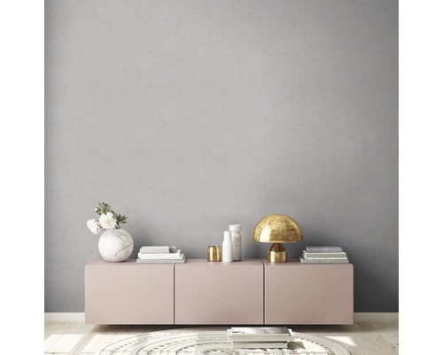 Modernes Wohnzimmer mit rosa Sideboard, Dekoration und runder Teppich