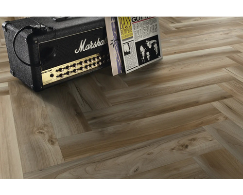 Verlegung von Holzboden in Fischgrätenmuster mit Verstärker