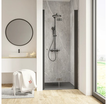 Salle de bain moderne avec cabine de douche, lavabo, miroir et tabouret