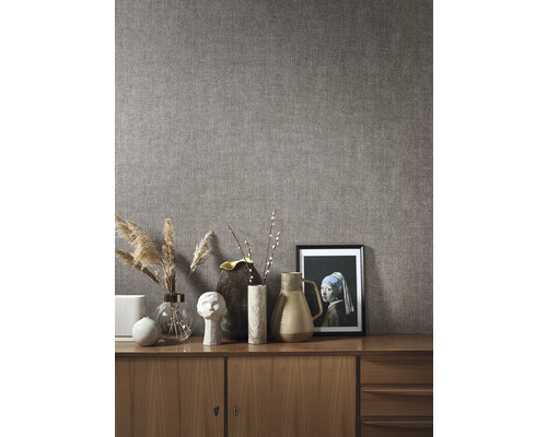 Vue d''une pièce avec papier peint textile et décoration