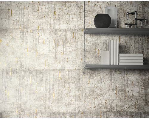 Mur avec papier peint texturé et étagère