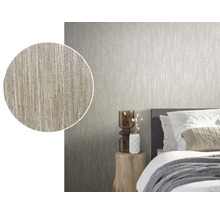 Chambre à coucher avec papier peint à motifs