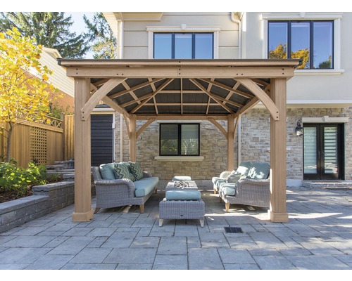 Pavillon indépendant avec mobilier de jardin sur une terrasse