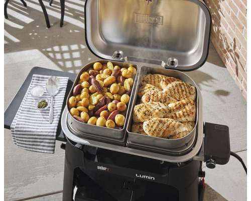 Weber Lumin Grill mit Kartoffeln, Wurst und Hähnchenbrust