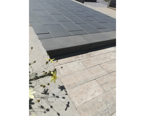 Verlegung von Betonpflastersteinen im Aussenbereich