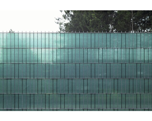 Clôture avec tapis brise-vue
